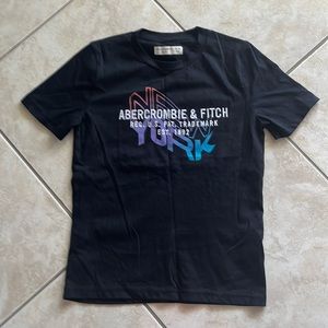 New Abercrombie &Fitch T shirt